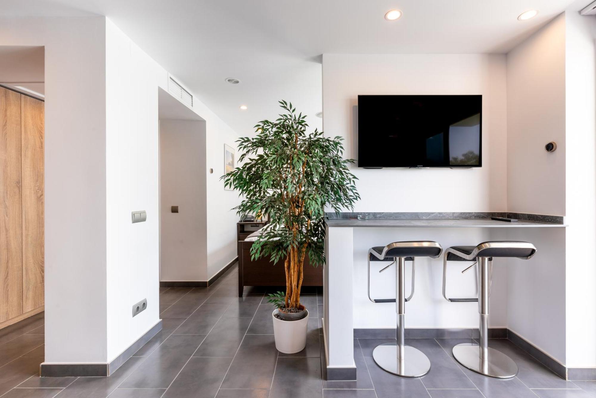 Wintowinrentals Executive Apt In Ocean House Complex توريمولينوس المظهر الخارجي الصورة