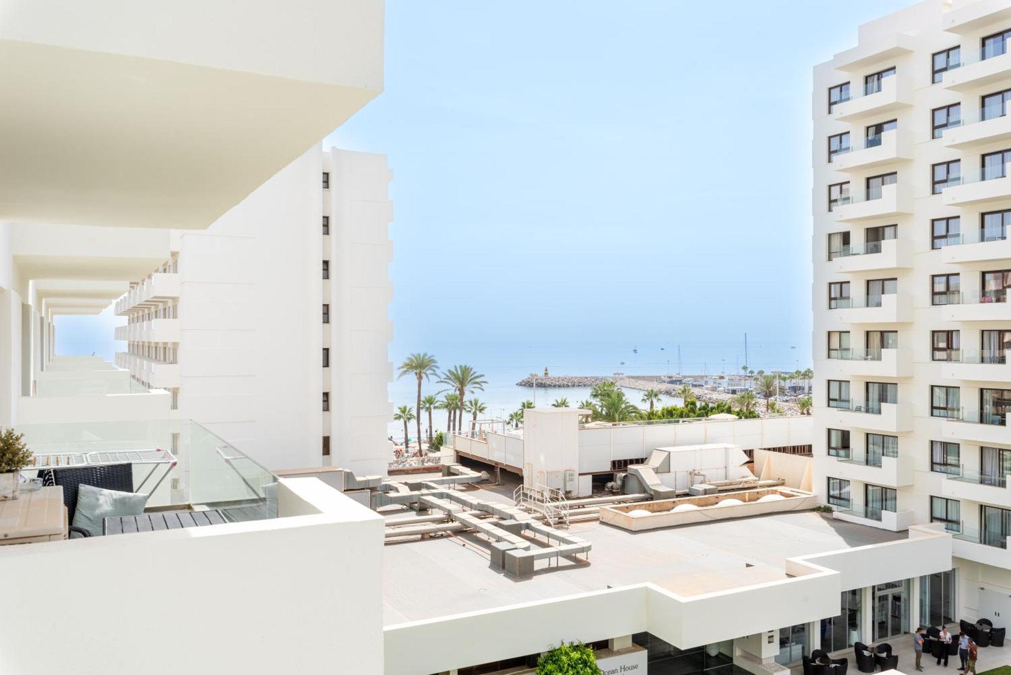 Wintowinrentals Executive Apt In Ocean House Complex توريمولينوس المظهر الخارجي الصورة