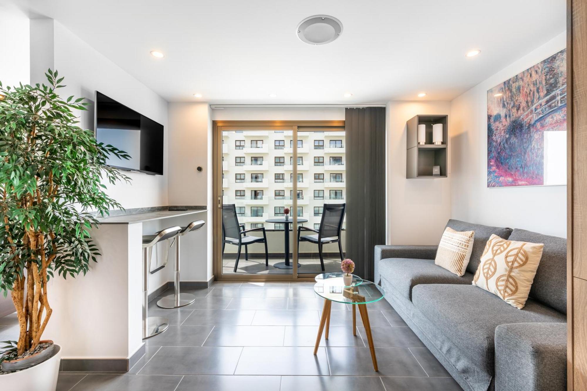 Wintowinrentals Executive Apt In Ocean House Complex توريمولينوس المظهر الخارجي الصورة