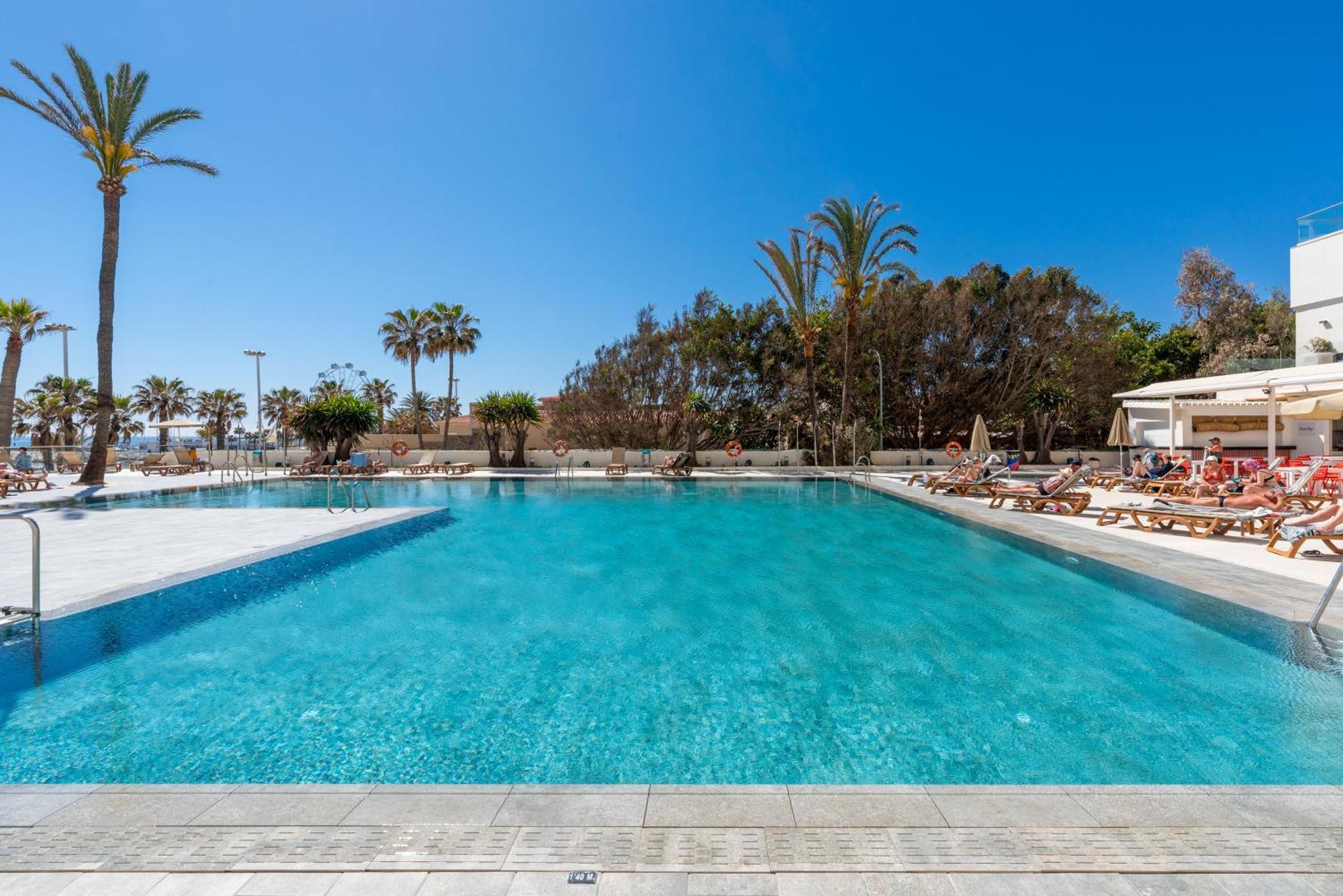Wintowinrentals Executive Apt In Ocean House Complex توريمولينوس المظهر الخارجي الصورة